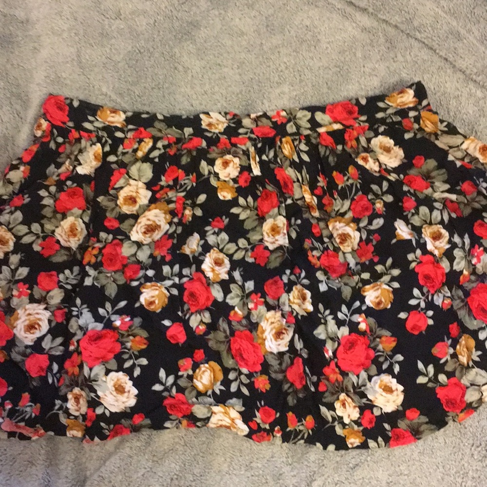 Black floral stretch skirt